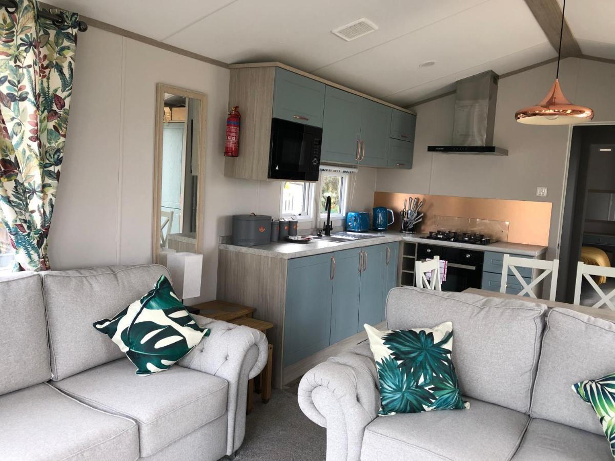 Delightful 2-Bed Static Set In A Peaceful Village Gilcrux Exterior foto