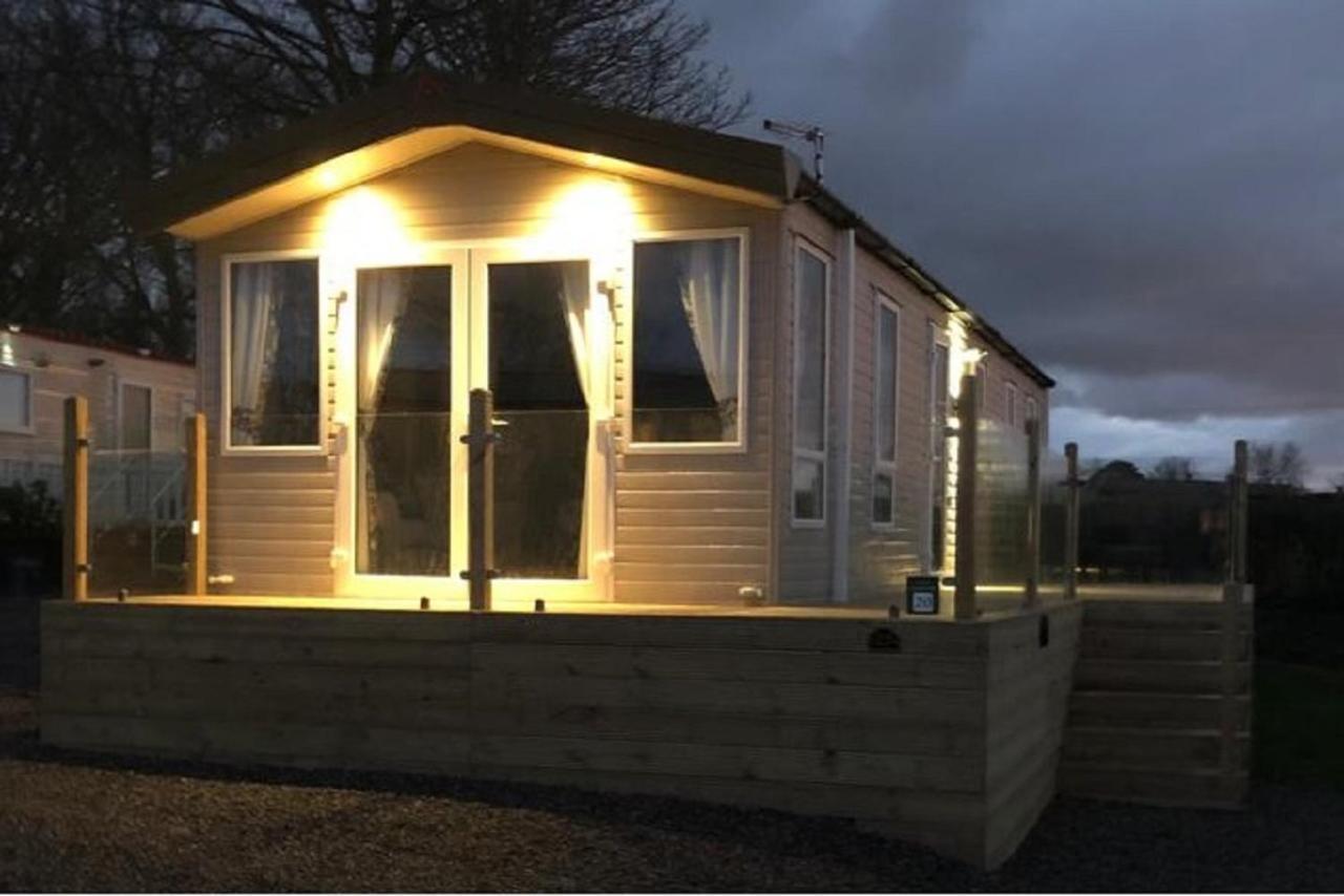 Delightful 2-Bed Static Set In A Peaceful Village Gilcrux Exterior foto